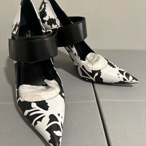 Michael Kors atelier collection Black and White Floral Heels like new